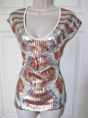 NWT Bebe 2b white silver gold sequin studded tee top